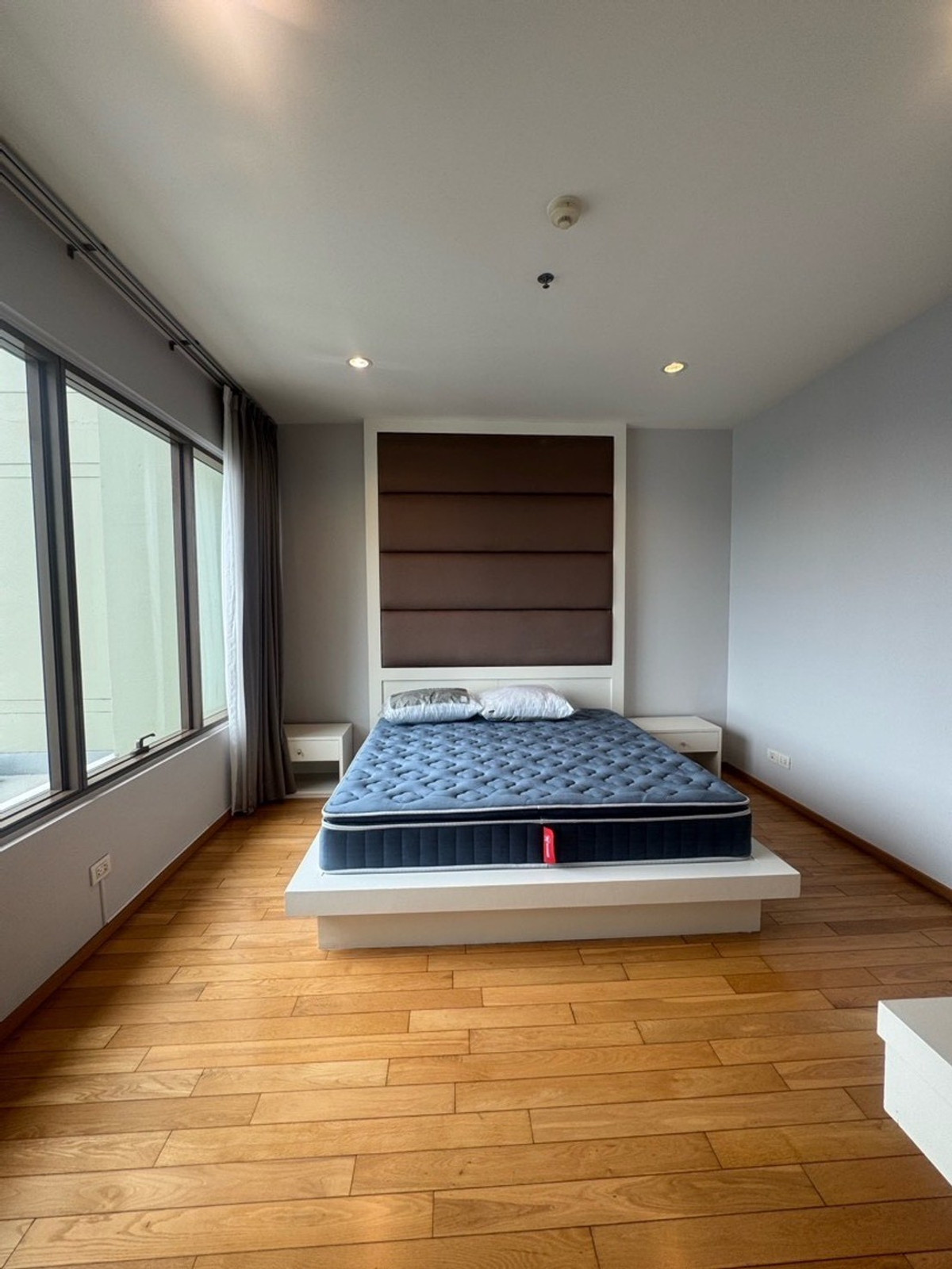 P0409 ให้เช่าคอนโด The Emporio Place สุขุมวิท 24 คอนโดหรูใจกลางพร้อมพงษ์ ห้องรีโนเวทใหม่ สภาพเหมือนใหม่ พร้อมเข้าอยู่ – รูปที่ 2