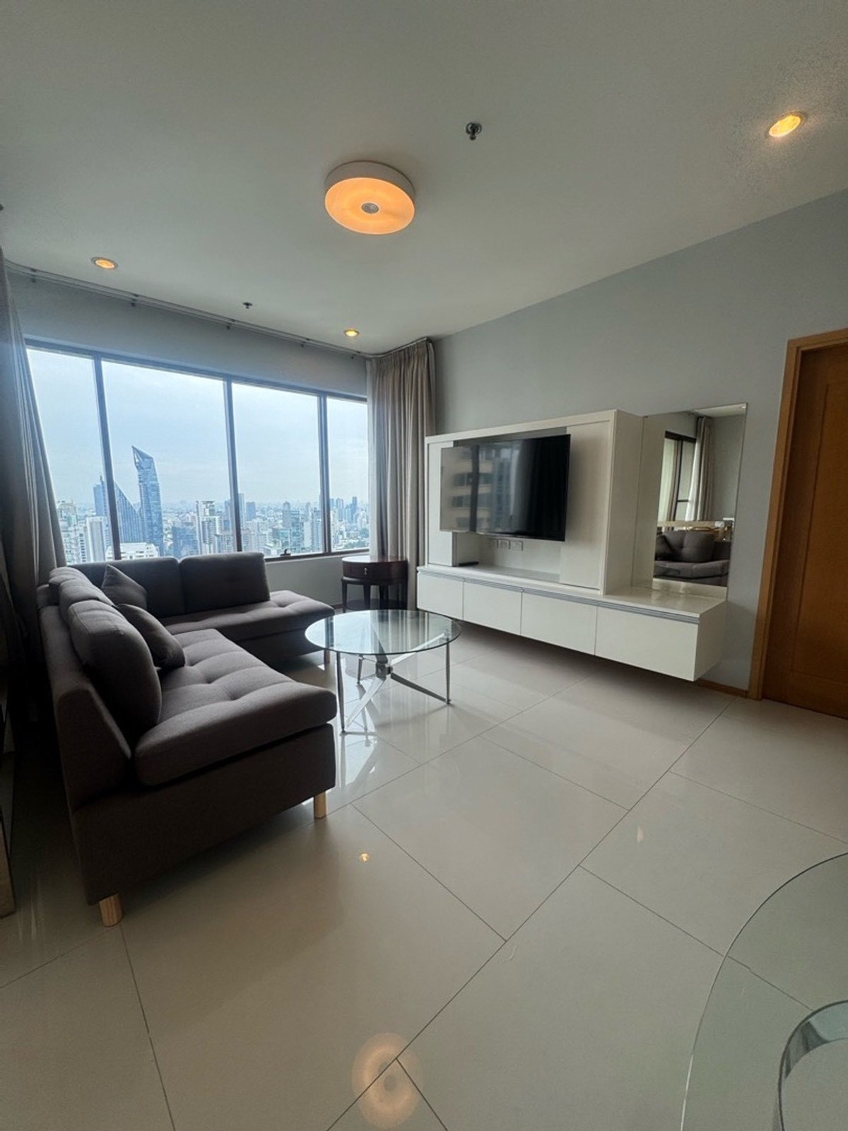 P0409 ให้เช่าคอนโด The Emporio Place สุขุมวิท 24 คอนโดหรูใจกลางพร้อมพงษ์ ห้องรีโนเวทใหม่ สภาพเหมือนใหม่ พร้อมเข้าอยู่