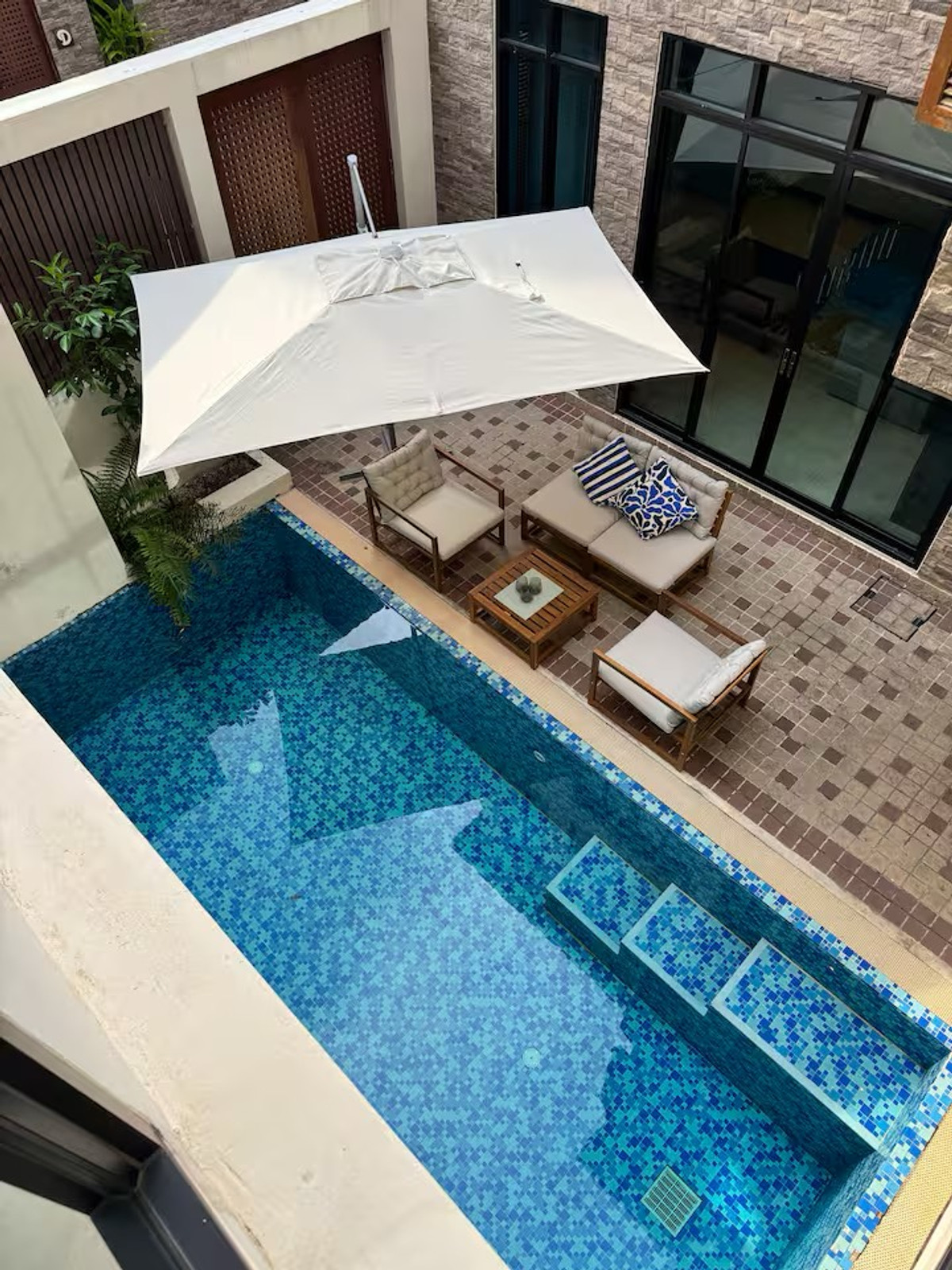 For Rent Pool Villa in Sukhumvit 24 only 5 minute walk to Emquatier and BTS