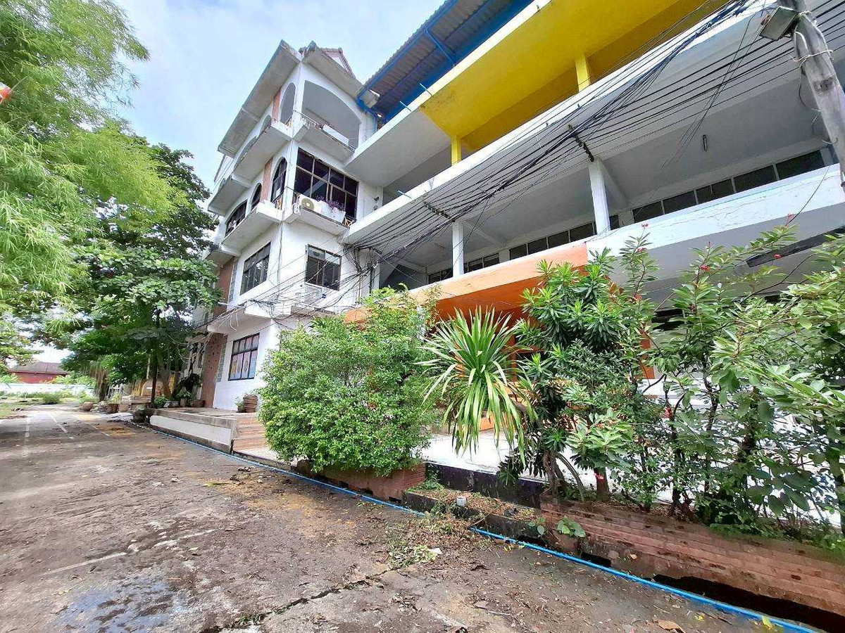 ขายที่ดิน พร้อมสิ่งปลูกสร้าง ขนาด 6 ไร่ 1 งาน 68 ตร.ว. ติดถนนประชาชื่น ขายที่ดิน พร้อมสิ่งปลูกสร้าง ขนาด 6 ไร่ 1 งาน 68 ตร.ว. ติดถนนประชาชื่น