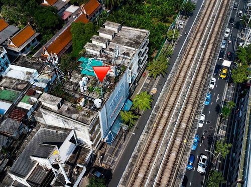 Prime commercial location along the MRT Bang Khun Non line!!! Ideal for office use, warehouse, and includes a basement. 4.5-storey shophouse, 4 units, land size 70 sq.w. On Charan Sanitwong Road, excellent location near Pinklao Intersection. Special price