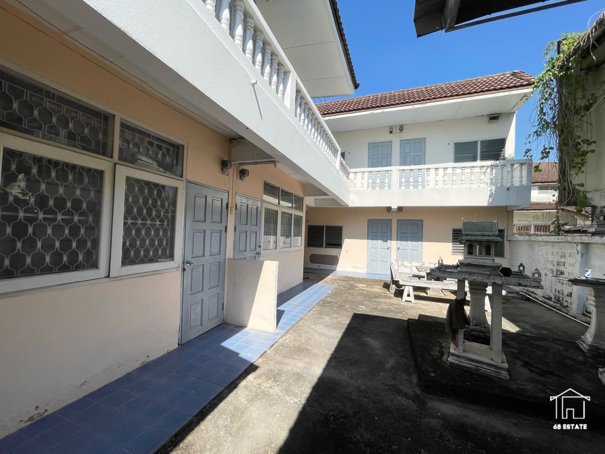 For sale **House with rental business (13 rooms) ** Nawamin 95 ** Suitable for living. and do business with rental rooms ** or run a small business (SME) with room for workers