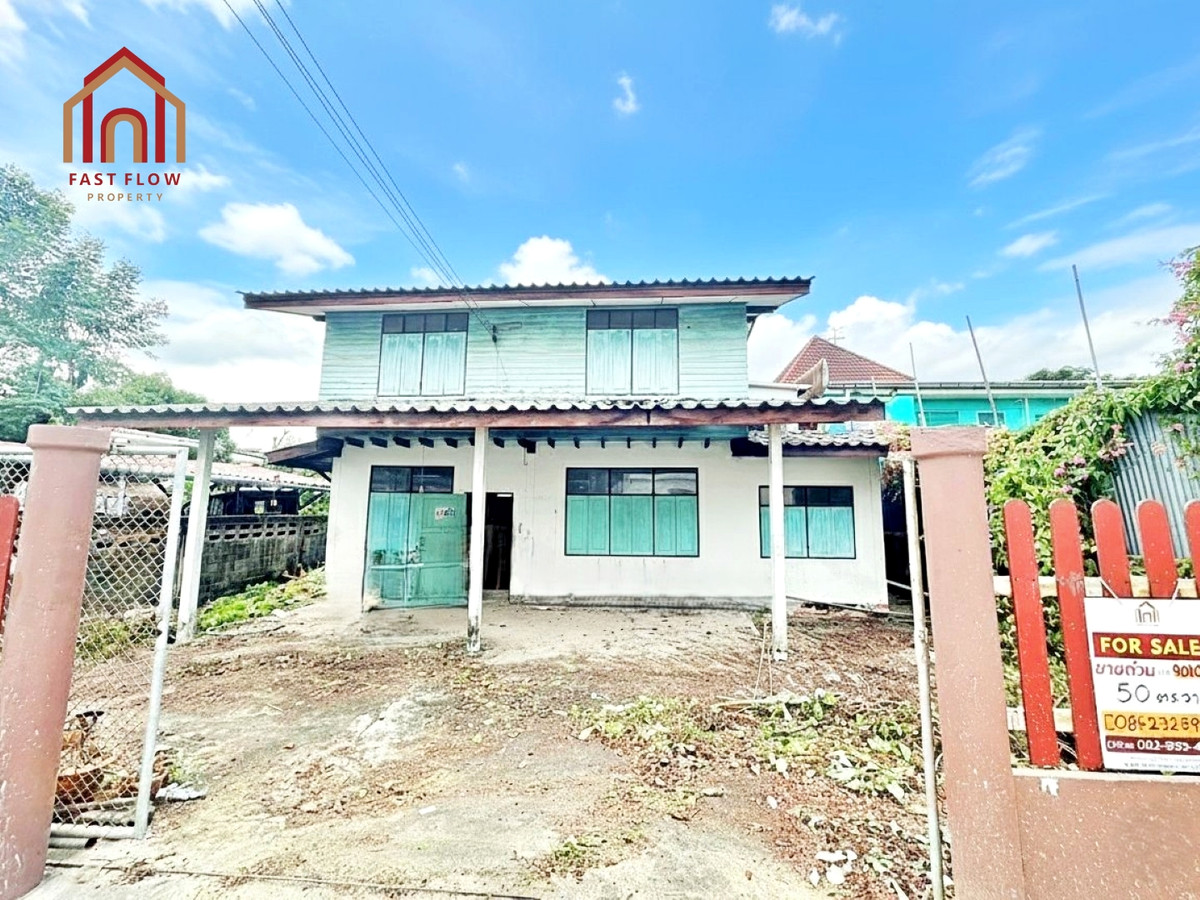 Bargain! Two-story detached house for sale, Onnut Soi 76, Soi 1, 50 sq.wa. Excellent location. Sold as is, ideal for renovation. Only 300 meters from Sukhumvit 77. RUJ
