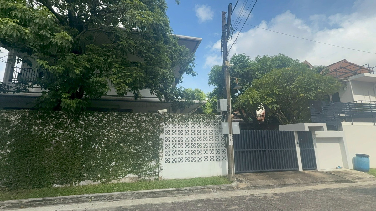 บ้านเดี่ยวหลังใหญ่ พื้นที่เยอะ สงบ ส่วนตัว ติดทางด่วน ใกล้ทองหล่อ 