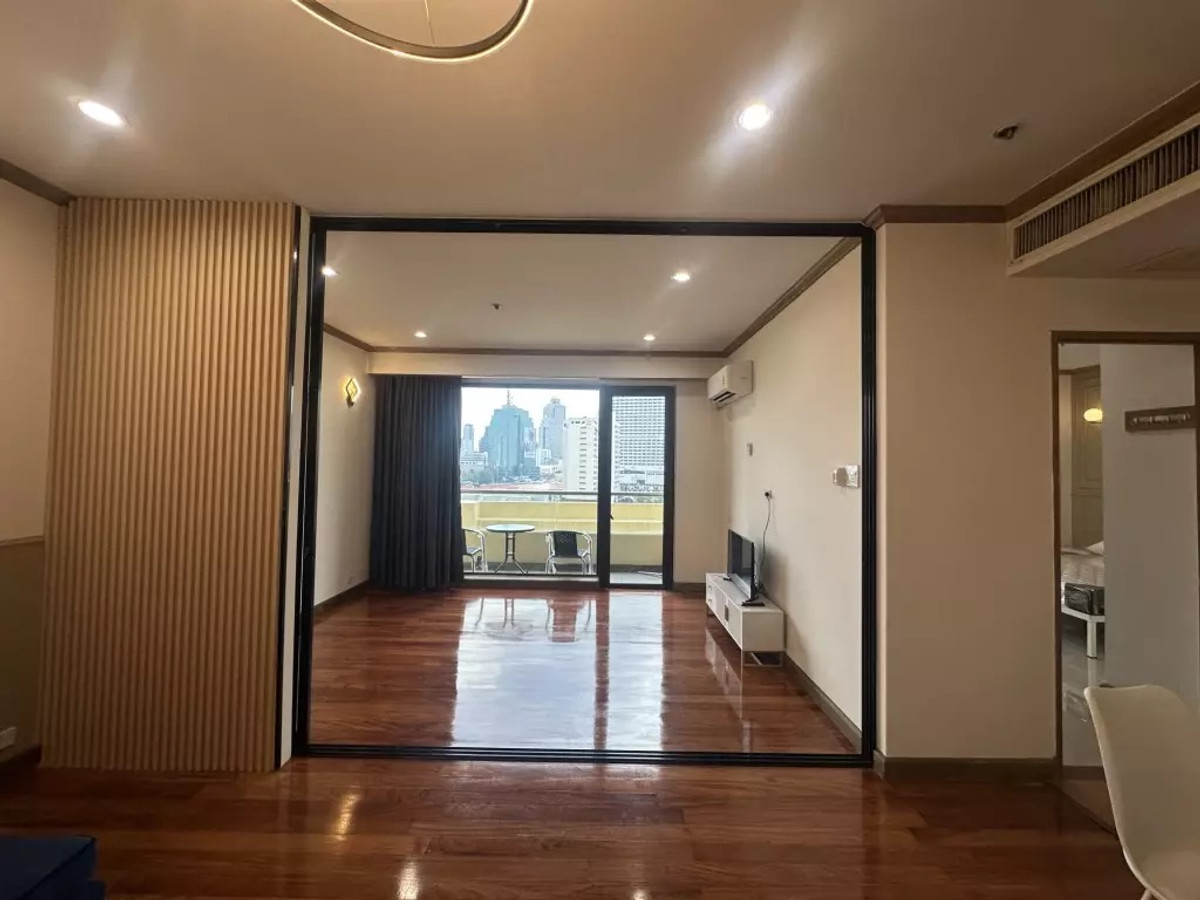 1 Bedroom 1 Bathroom 65 Sq.M. in Baan Chao Praya condo