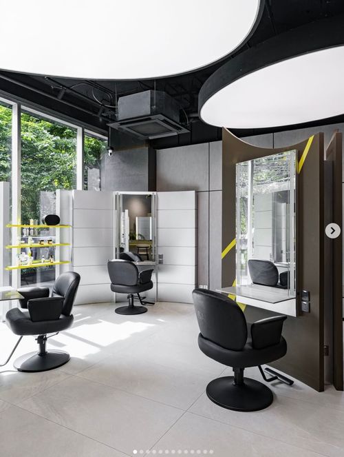 Turnkey Salon Business for Rent 2 minute walk from BTS Sala Daeng