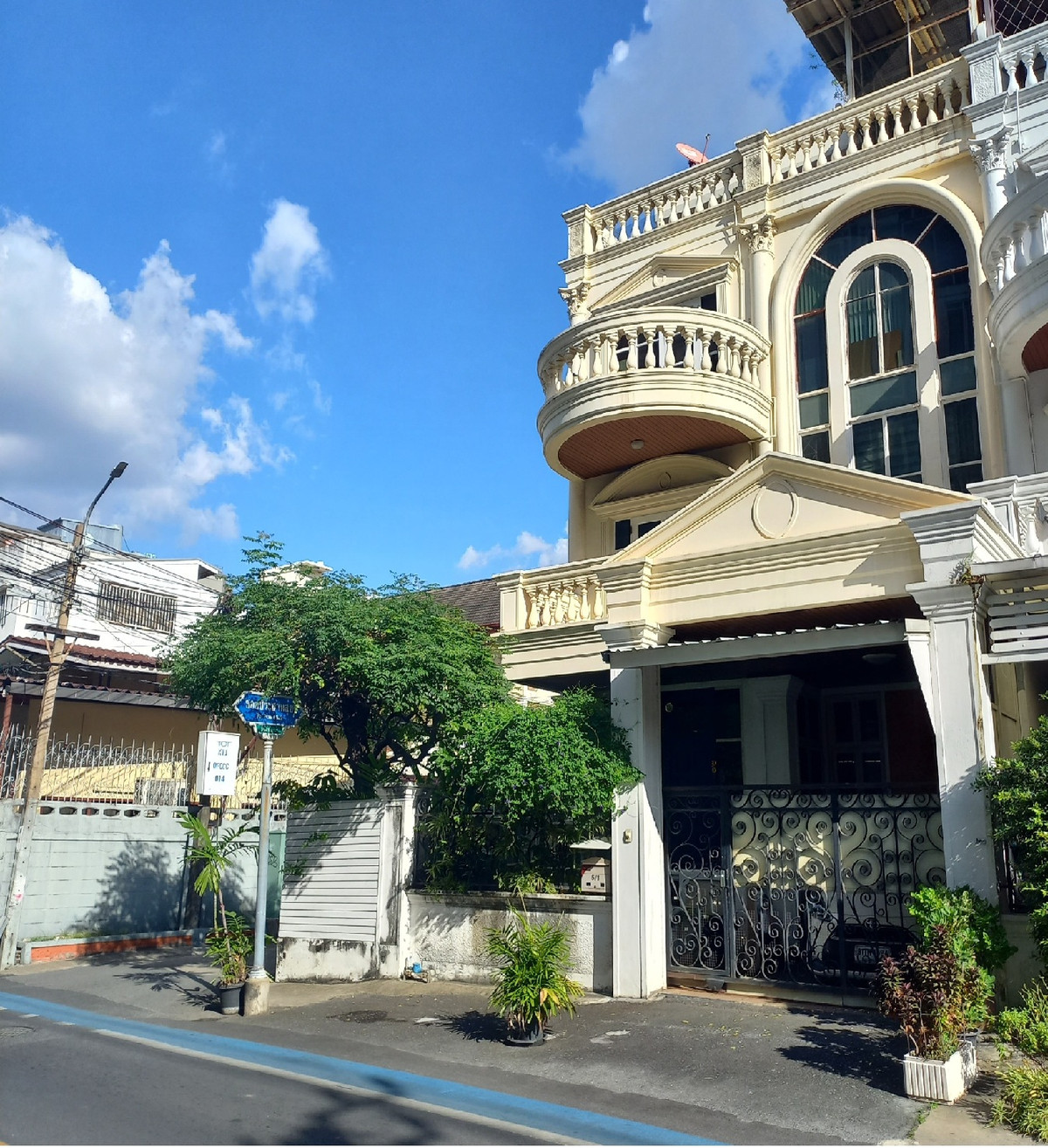 Sell!! Townhouse Yen Akat Road (Soi Prasatsuk) Sell!! Townhouse Yen Akat Road (Soi Prasatsuk)