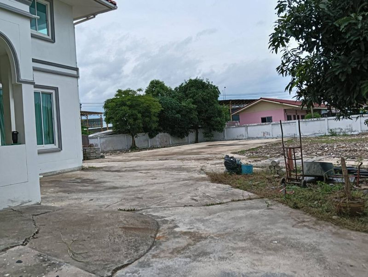 ให้เช่าบ้านเดี่ยว 2 ชั้น บ้านใหญ่บนพื้นที่เกือบ 1 ไร่ ถนนกรุงเทพกรีฑาตัดใหม่ แขวงหัวหมาก เขตบางกะปิ  – รูปที่ 2