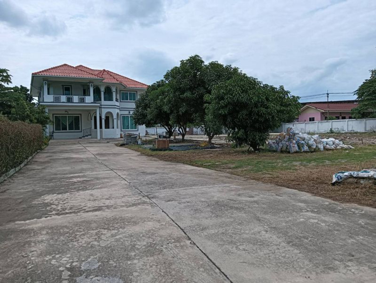 ให้เช่าบ้านเดี่ยว 2 ชั้น บ้านใหญ่บนพื้นที่เกือบ 1 ไร่ ถนนกรุงเทพกรีฑาตัดใหม่ แขวงหัวหมาก เขตบางกะปิ ให้เช่าบ้านเดี่ยว 2 ชั้น บ้านใหญ่บนพื้นที่เกือบ 1 ไร่ ถนนกรุงเทพกรีฑาตัดใหม่ แขวงหัวหมาก เขตบางกะปิ