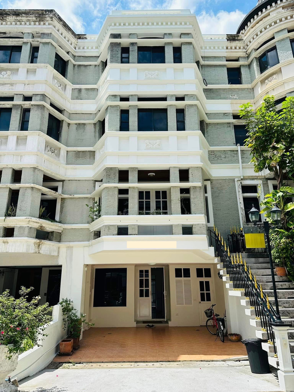 FOR RENT : Town Home near Emporium Terminal21 Asoke Sukhumvit 31 Promphong