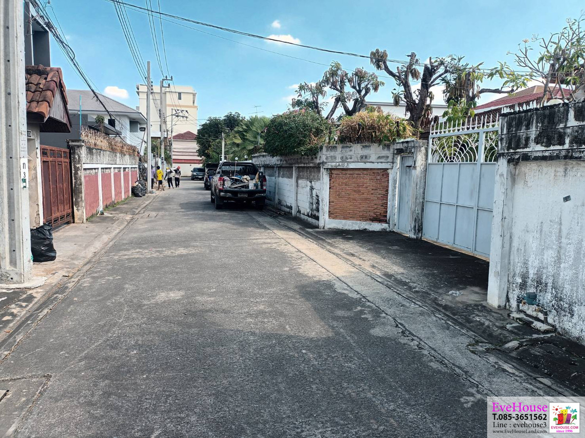 House for Sale, Sukhumvit Soi 71, Soi Pridi Phanomyong 26 (Soi Pattanawes) Size: 181 square wa. for Sale 35,000,000 Baht House for Sale, Sukhumvit Soi 71, Soi Pridi Phanomyong 26 (Soi Pattanawes) Size: 181 square wa. for Sale 35,000,000 Baht