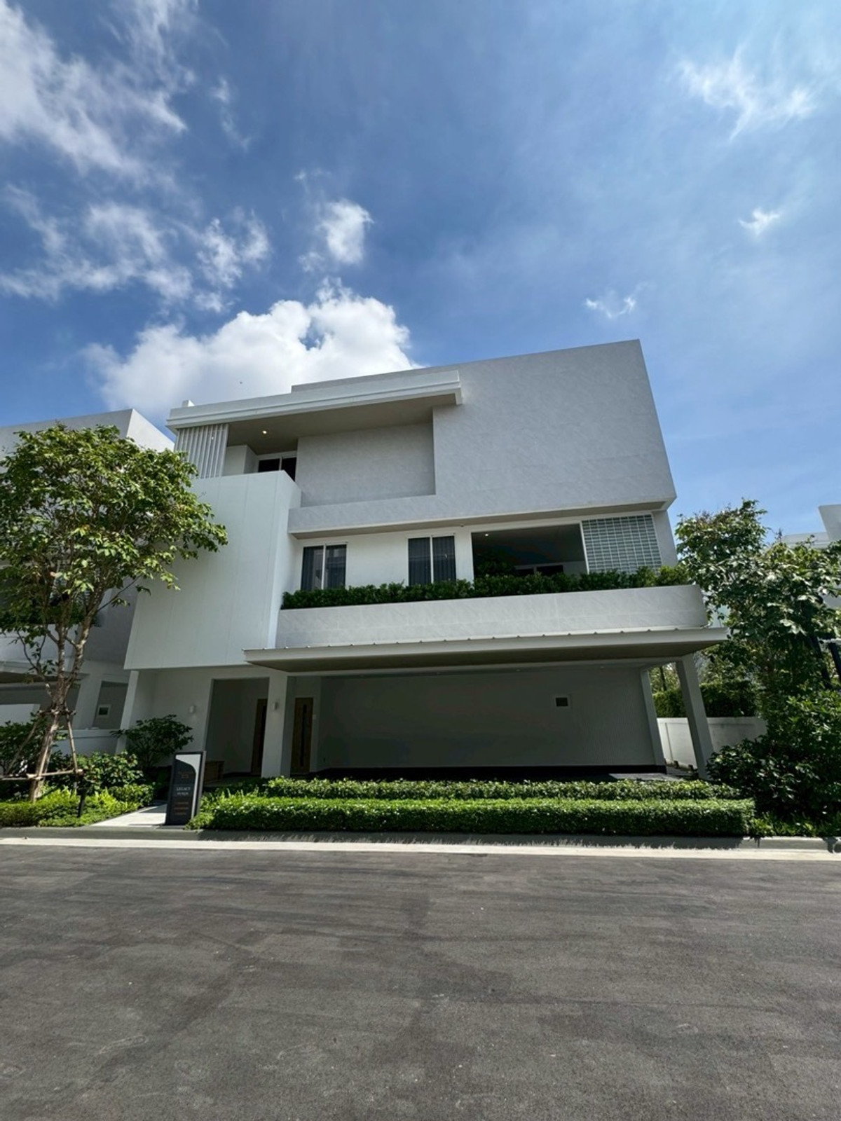 📢🔥 Urgent Sale! Luxury 3-Storey Detached House with Private Lift & Swimming Pool | BAAN 365 Sukhumvit 77 | Near BTS On Nut