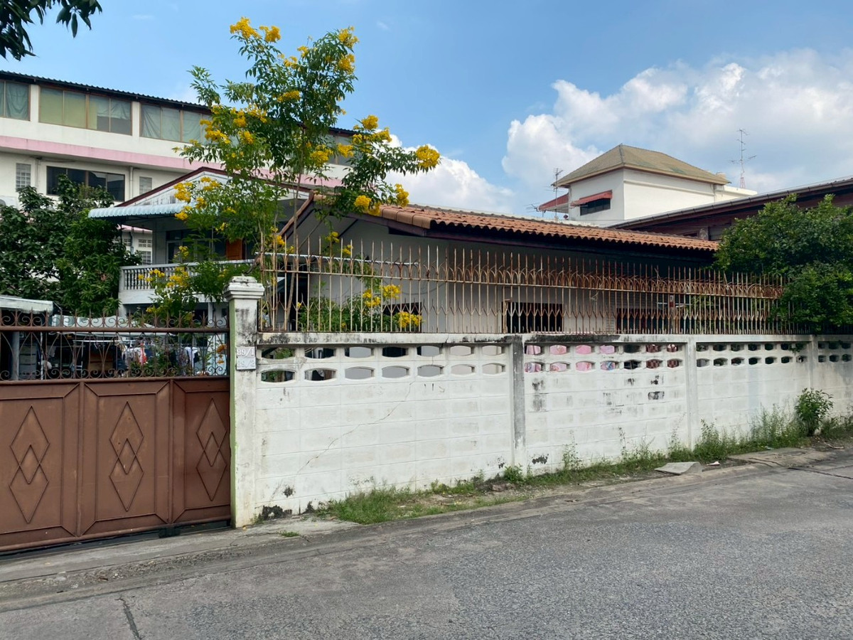 ที่ดินพร้อมบ้าน 2 หลัง ซอยเสรีไทย 17 บ้านปลูกเอง ทำเลดี  สภาพแวดล้อมดี ทำเลเข้าออกสะดวก เข้าออกได้หลายทาง ราคาต่อรองได้  – รูปที่ 3