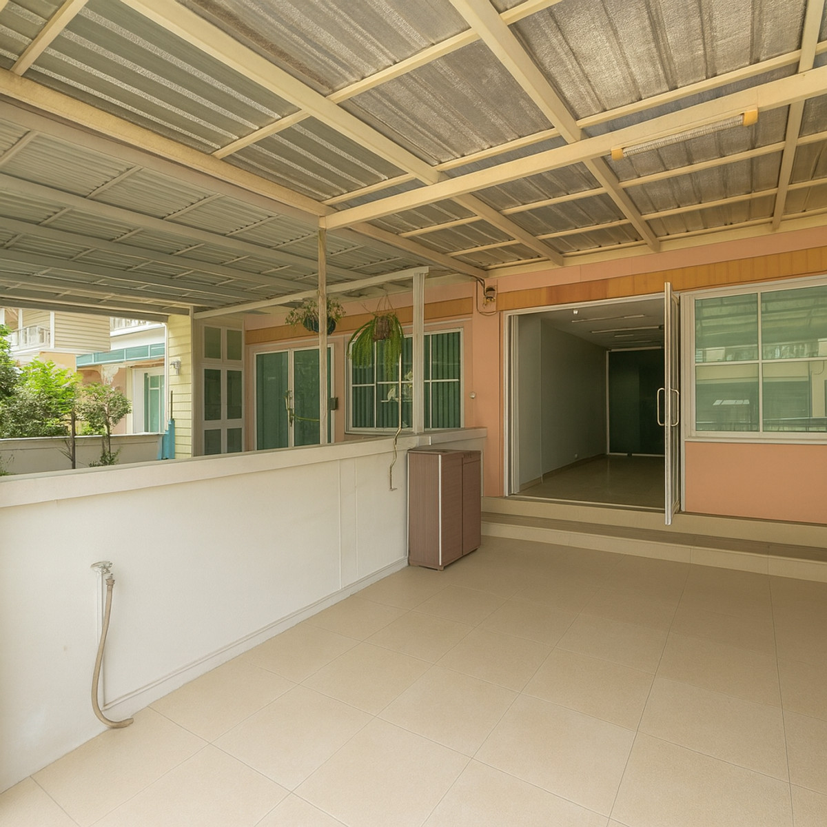 Townhouse for sale 24.4 sq m. Park Gallery Watcharaphol Park Gallery Watcharaphol Townhouse for sale 24.4 sq m. Park Gallery Watcharaphol Park Gallery Watcharaphol