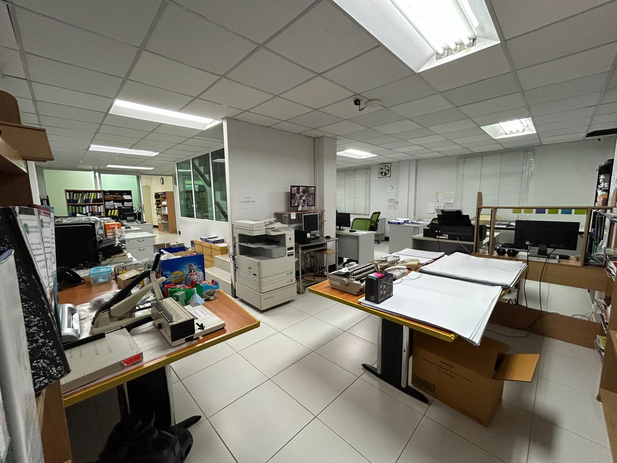 Office for rent, 3rd floor, whole floor, good atmosphere, suitable for startup companies or teams that need a divided work space, convenient travel, close to business areas and public transportation. – รูปที่ 3