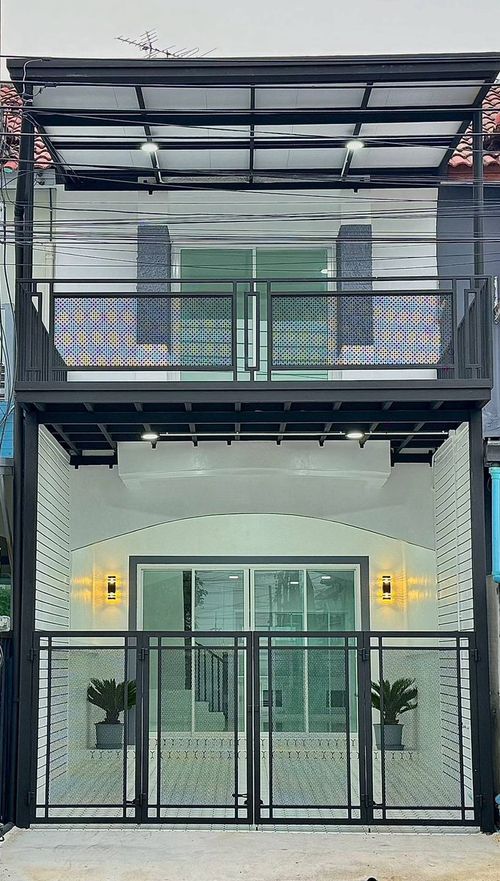 2-story townhouse for sale, Piyawararom Village, Phase 1, Ban Kluai - Sai Noi Road, area 18 square meters, 3 bedrooms, Sai Noi Subdistrict, Sai Noi District, Nonthaburi Province.