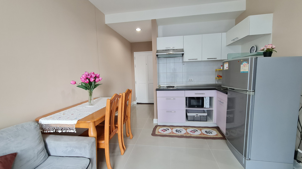 2 bedroom condo, walking distance to the skytrain, not too expensive. 2 bedroom condo, walking distance to the skytrain, not too expensive.
