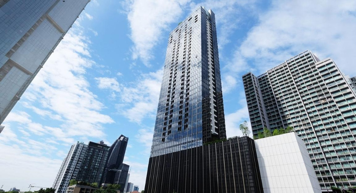 ✨ For Sale: The Esse Sukhumvit 36 ​​Condo ✨ 💰 Only 13,990,000 THB