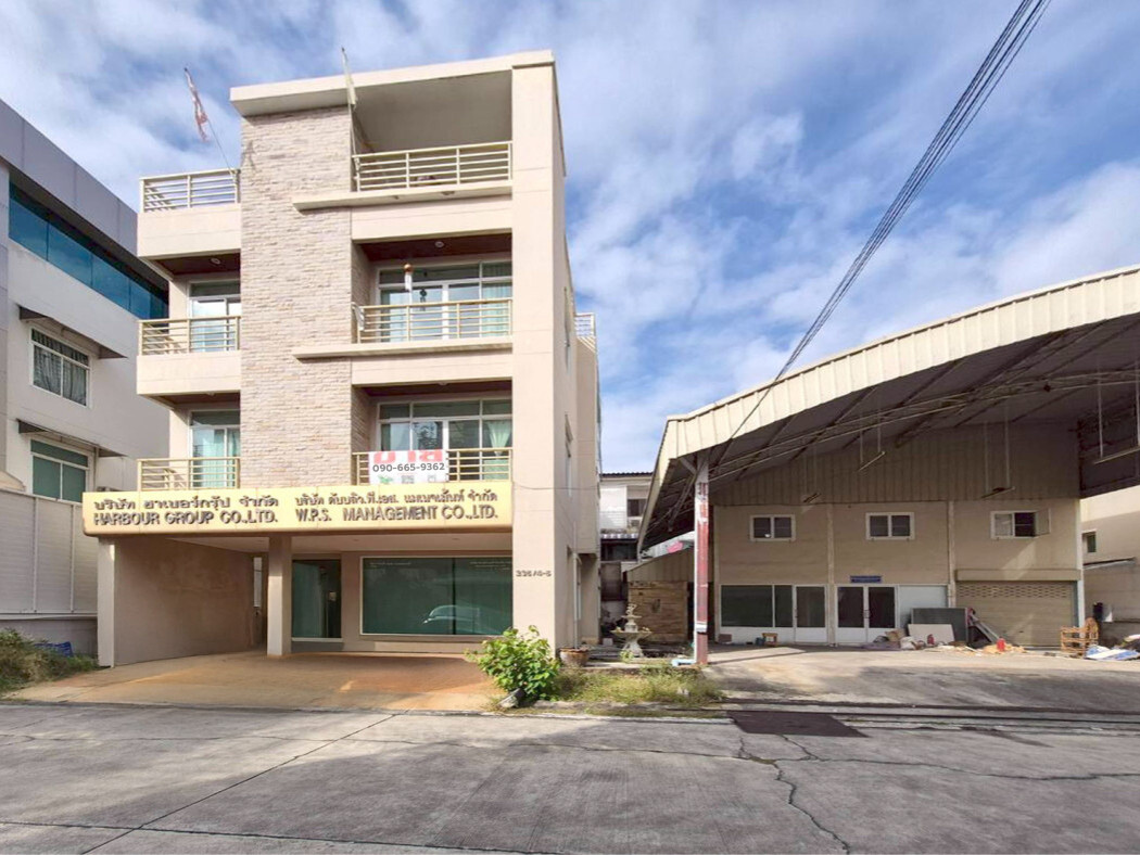 Office and warehouse for sale in Preecha Ram 2, Ratpattana project. 400 sq m, 105.8 sq wa. Parking for at least 10 cars.