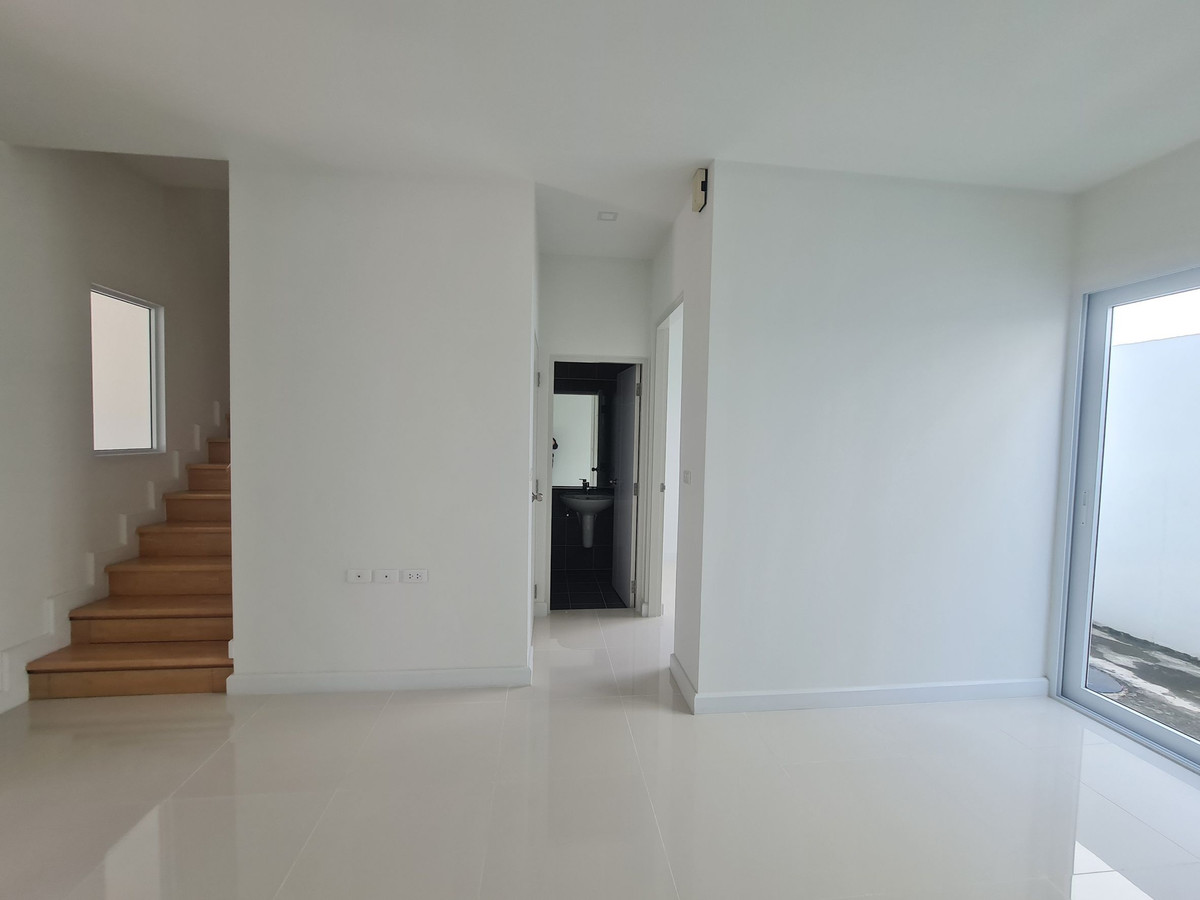 Urgent sale townhome Blessity Park Wongwaen-Lumlukka.
