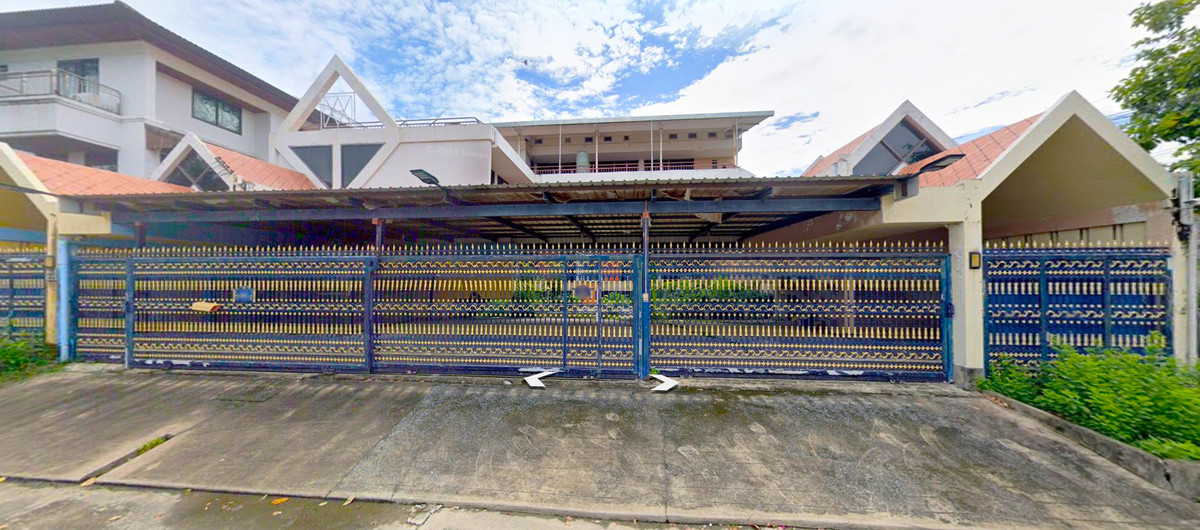 ขาย และให้เช่า สำนักงานศรีนครินทร์ (ใกล้ห้าง Paradise Park 240 m.) เนื้อที่ 180 ตร.วา 12 ห้องนอน 5 ห้องน้ำ พื้นที่ใช้สอยกว่า 900 ตร.ม. ขาย และให้เช่า สำนักงานศรีนครินทร์ (ใกล้ห้าง Paradise Park 240 m.) เนื้อที่ 180 ตร.วา 12 ห้องนอน 5 ห้องน้ำ พื้นที่ใช้สอยกว่า 900 ตร.ม.