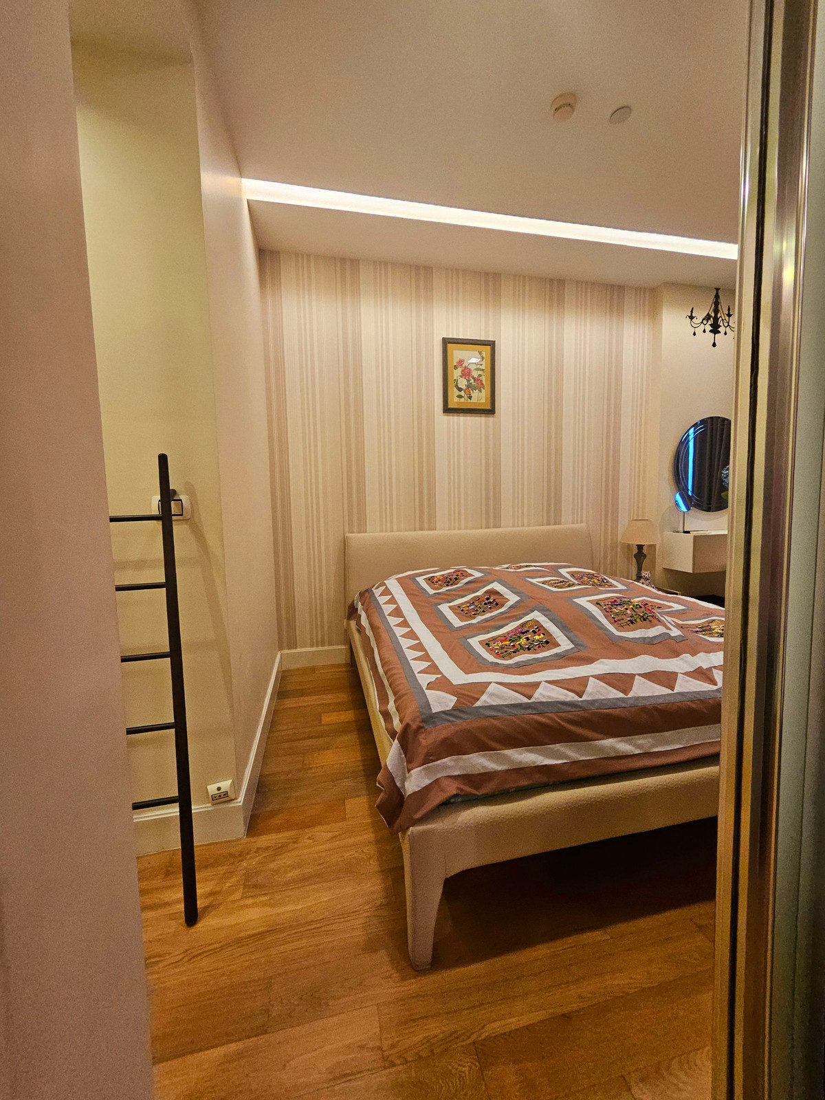 1 bedroom Almost 40sqm, BTS Mochit around 110k/sqm, Close to The Biggest Park in Bangkok (Benjasiri park) 1 bedroom Almost 40sqm, BTS Mochit around 110k/sqm, Close to The Biggest Park in Bangkok (Benjasiri park)