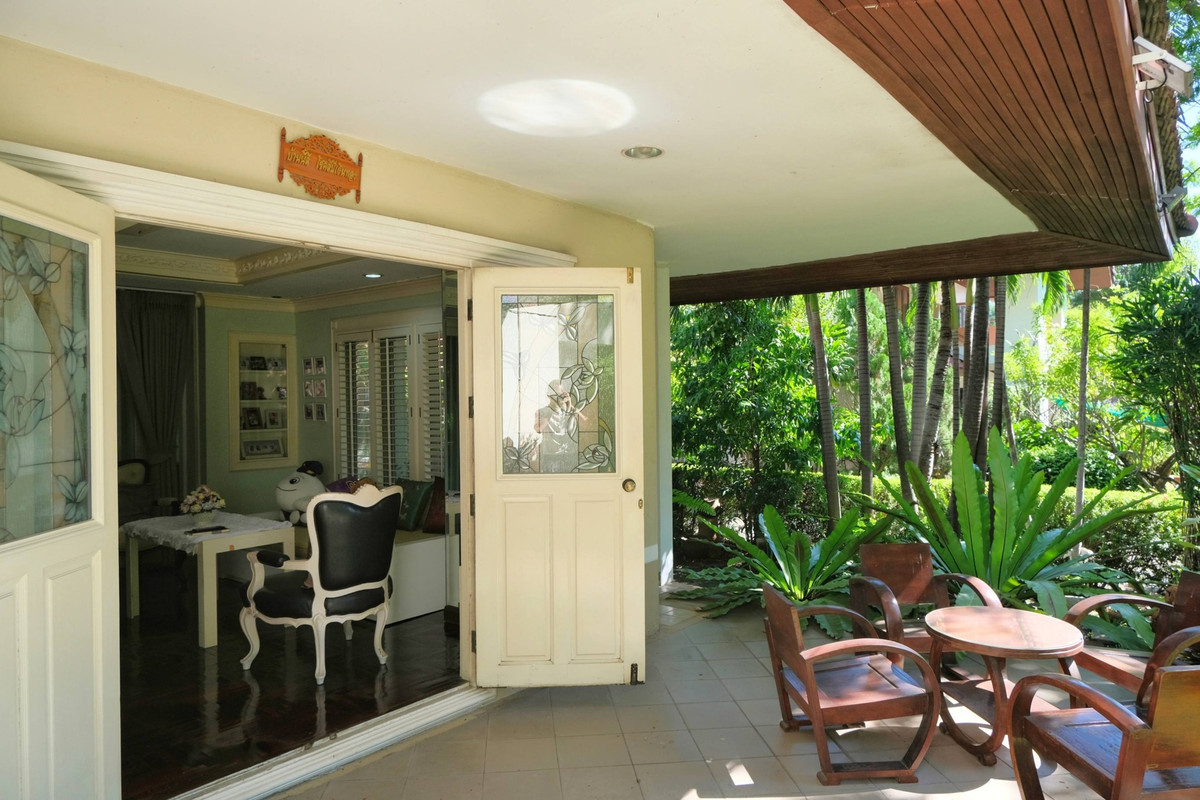 Selling very cheap...beautiful house in a shady garden in the heart of the city, opposite Central Chaengwattana. – รูปที่ 3