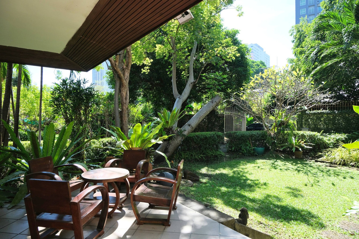 Selling very cheap...beautiful house in a shady garden in the heart of the city, opposite Central Chaengwattana. – รูปที่ 2