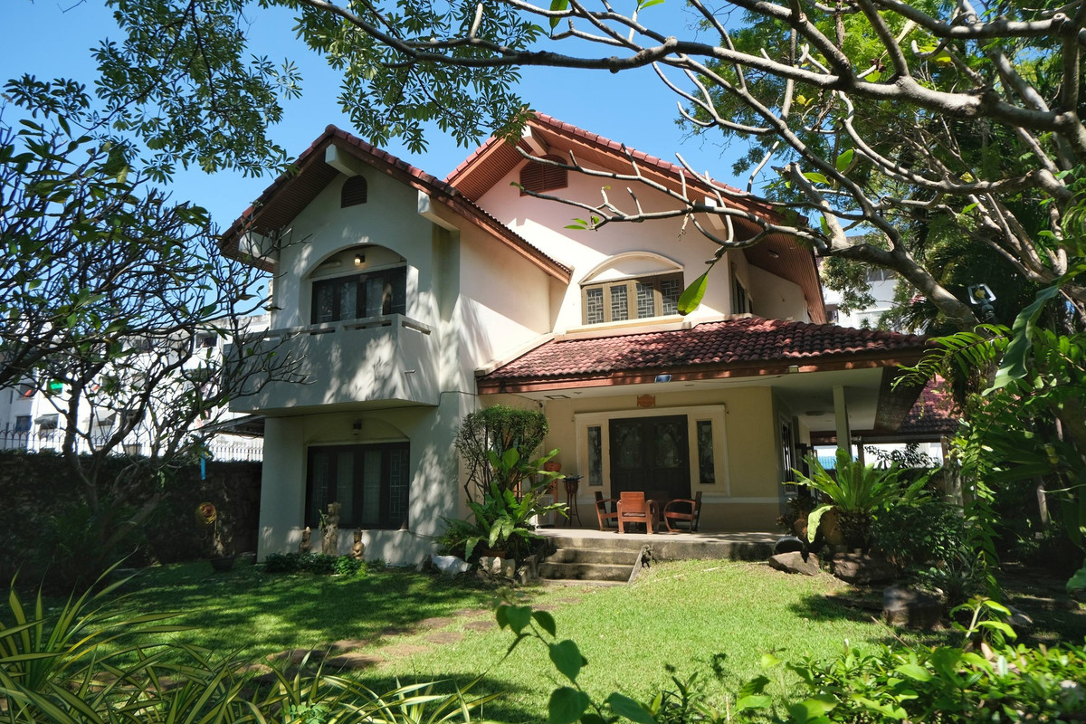 ขายถูกมาก...บ้านสวยในสวนที่เเสนร่มรื่น ใจกลางเมือง ตรงข้ามเซ็นทรัล แจ้งวัฒนะ