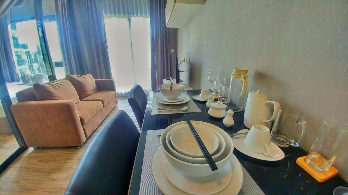🔥Rent Now🔥 Knightsbridge The Ocean Sriracha, located on Sukhumvit Road, fully furnished and ready to move in.