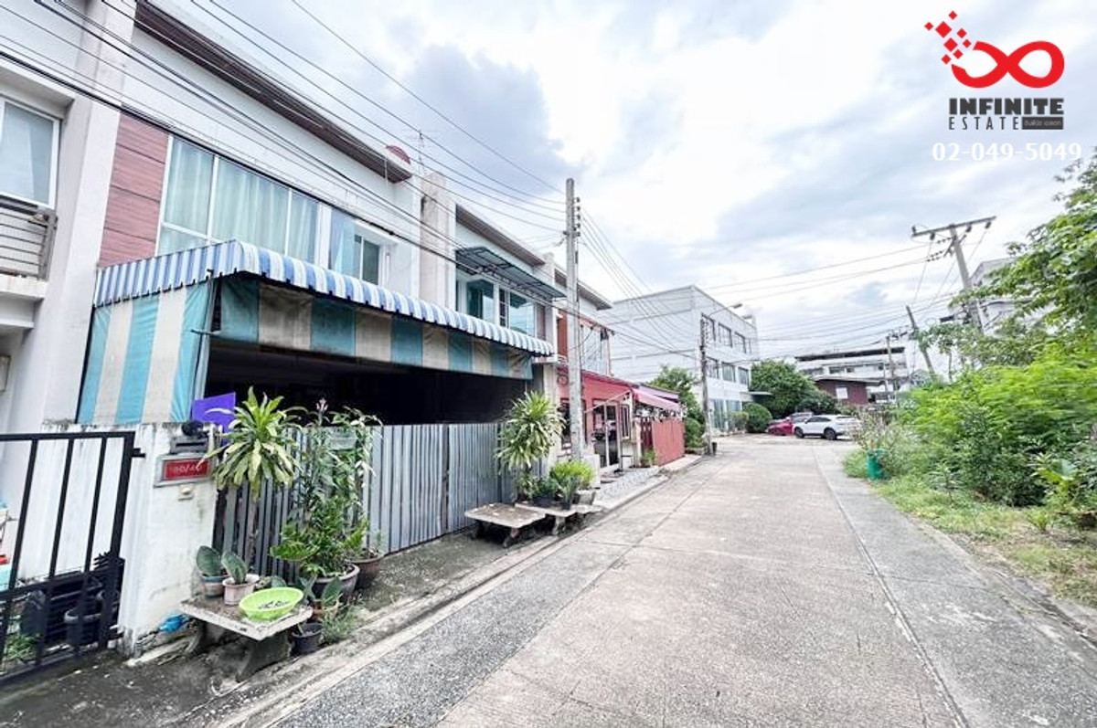 Townhouse for sale, 21 sq m., Inhouse Village, Lat Phrao 83, near the Yellow Line. Townhouse for sale, 21 sq m., Inhouse Village, Lat Phrao 83, near the Yellow Line.