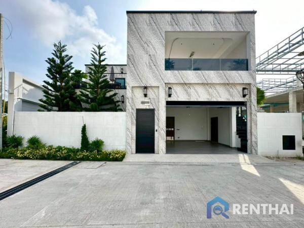 Modern Luxury 4-Bedroom Villa in Pattaya