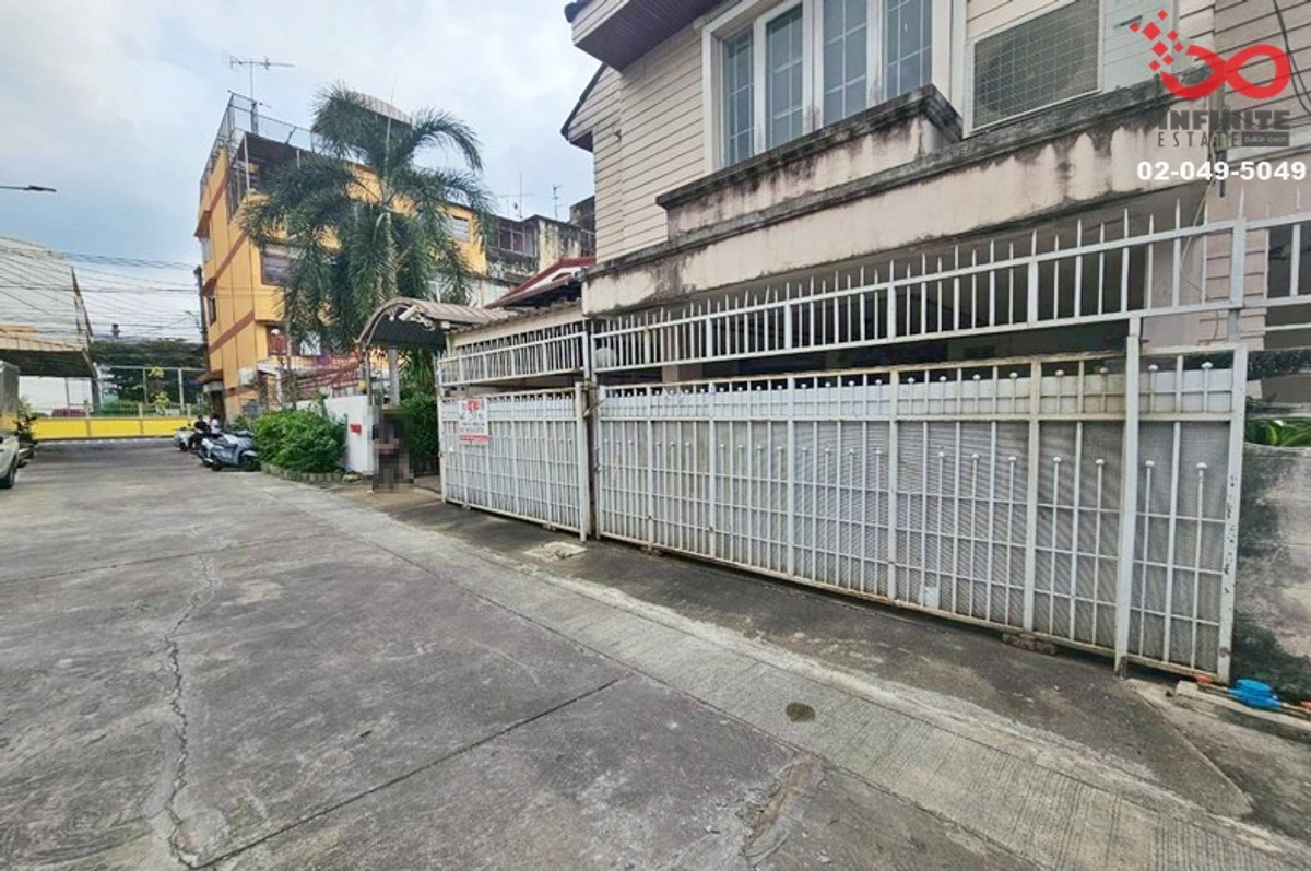 Single house for sale, 50 sq m, Pracharat Bamphen 31, near MRT Huai Khwang, large house, 4 bedrooms. Single house for sale, 50 sq m, Pracharat Bamphen 31, near MRT Huai Khwang, large house, 4 bedrooms.