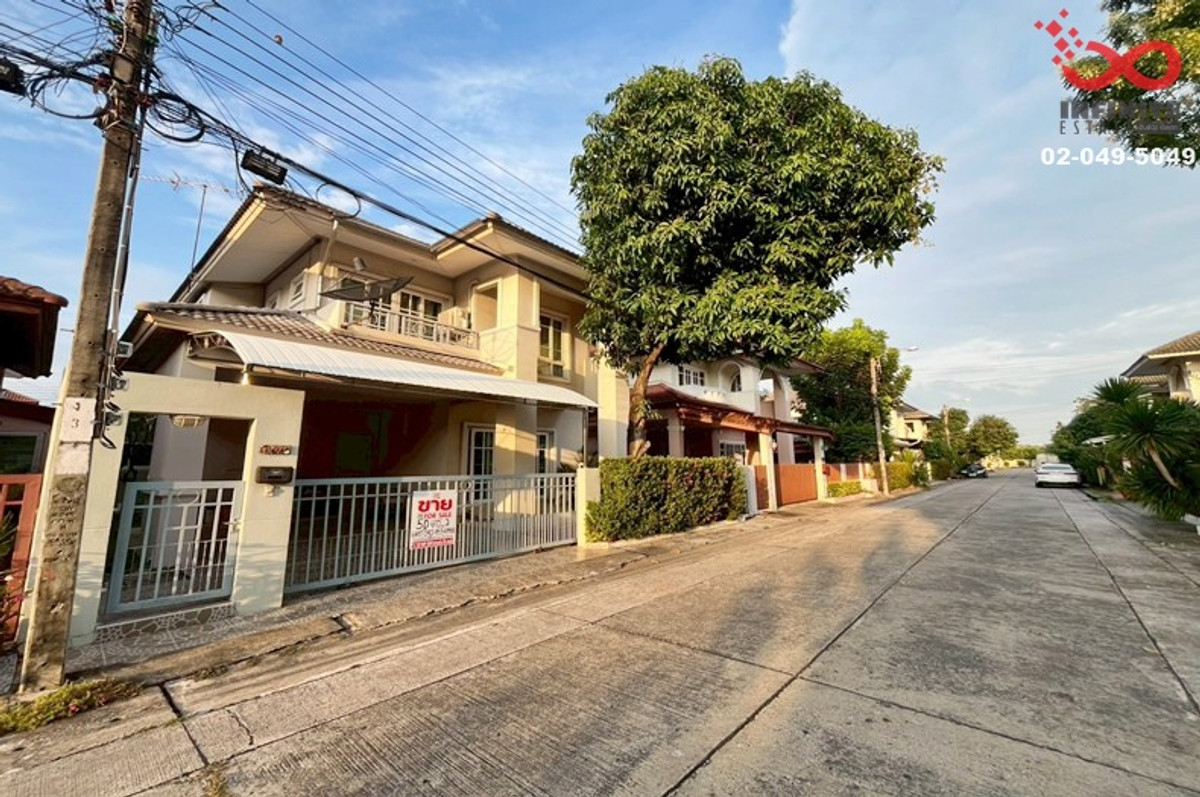 Single house for sale, Preecha Romklao, 50 sq m., near MRT Minburi 2 lines, kitchen-garage extension.