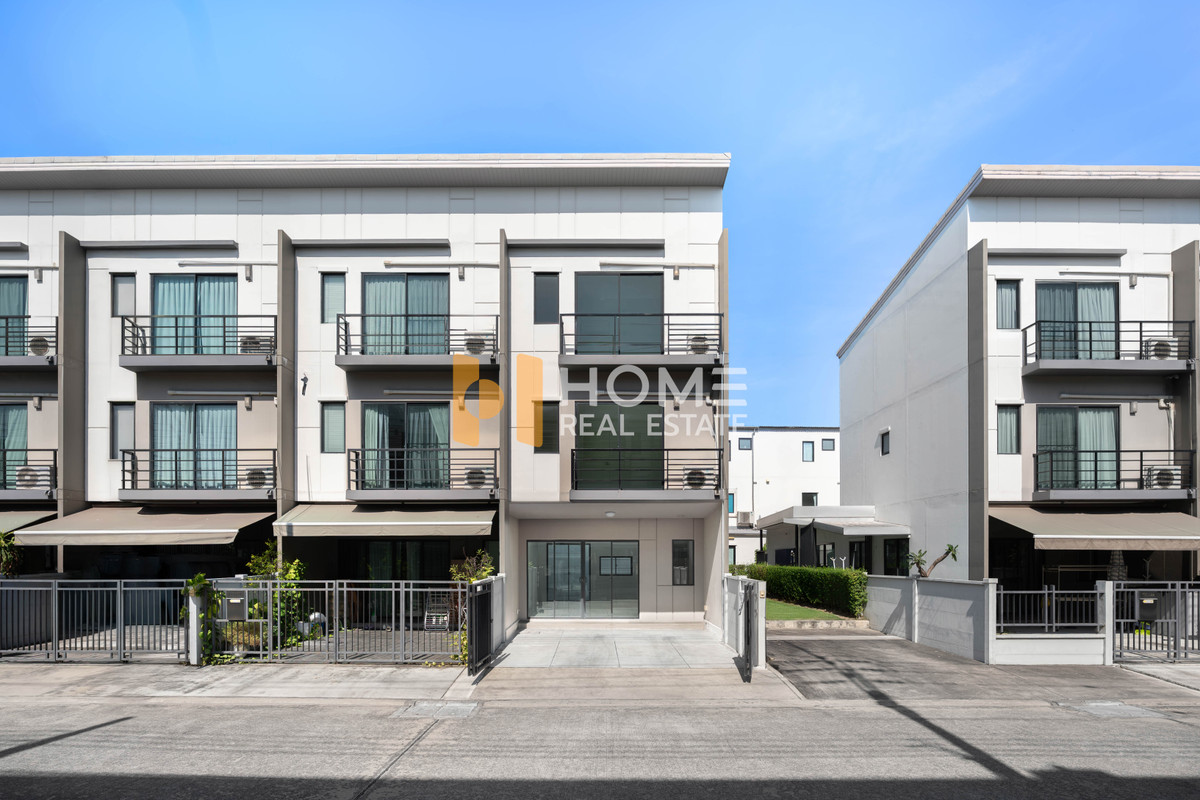 🏡✨ Corner unit on the main road! Brand new condition, best price in the project! 💥 Townhome Baan Klang Muang Pinklao - Charan / 3 Bedrooms (FOR SALE) BALL215