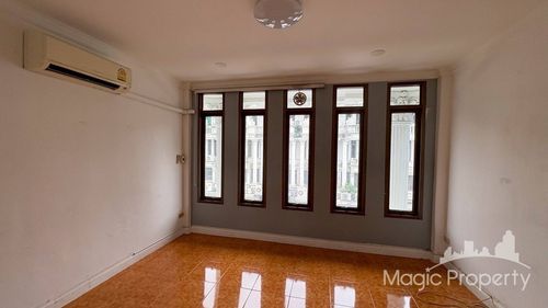 4.5 Floors Home office for Sale on Ekkamai road, Khlong Tan Nuea, Watthana, Bangkok