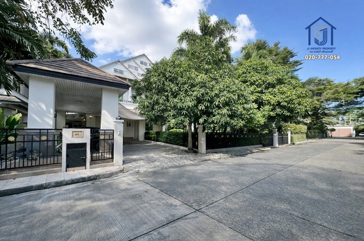 2-story detached house for sale, Phatthanakan Village, 120 square meters, large plot, potential location near Srinakarin-Expressway. 2-story detached house for sale, Phatthanakan Village, 120 square meters, large plot, potential location near Srinakarin-Expressway.