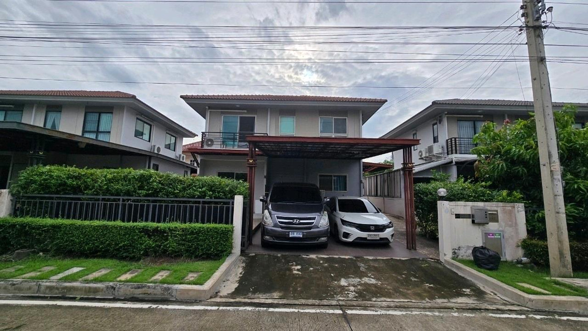 Single-family house, the front of the house doesnt collide with anyone. Main road at the beginning of the project Single-family house, the front of the house doesnt collide with anyone. Main road at the beginning of the project