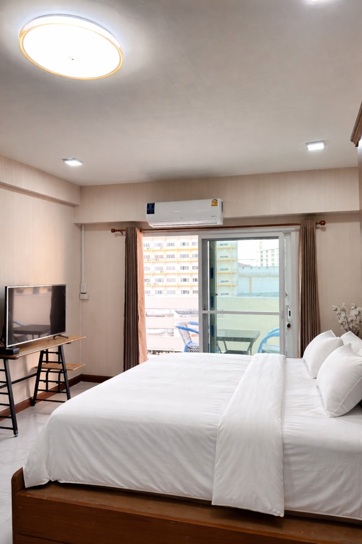 Newly Renovated 39sqm Condo For Rent at Yensabai Condotel