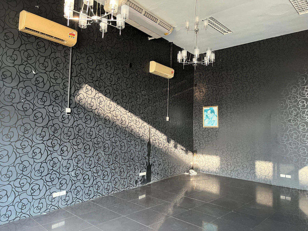 โชว์รูม ร้านค้า มีที่จอดรถ พร้อมใช้งาน ริมถนนศรีนครินทร์ – รูปที่ 4