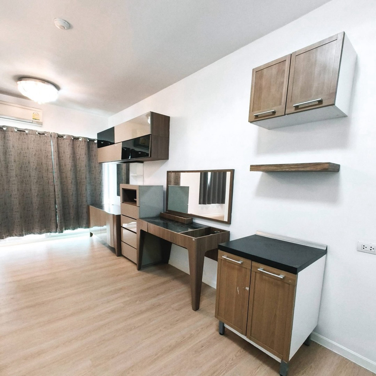 Condo for sale Aspace Asoke-Ratchada, near MRT Rama 9 and ARL Makkasan, Central Rama 9, near shopping areas.
