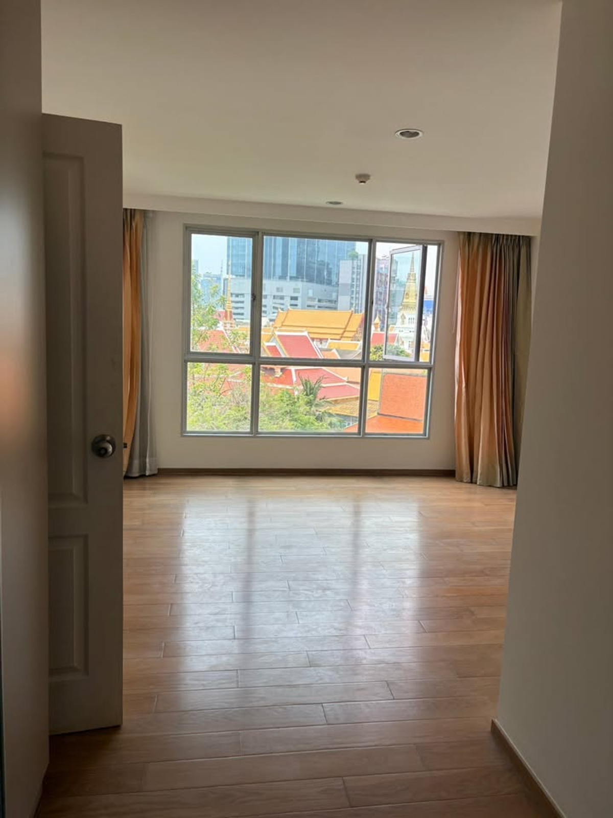 Large condo for sale, hive sukhumvit 65 project, location BTS Phra Khanong & Ekkamai (S5260) Large condo for sale, hive sukhumvit 65 project, location BTS Phra Khanong & Ekkamai (S5260)