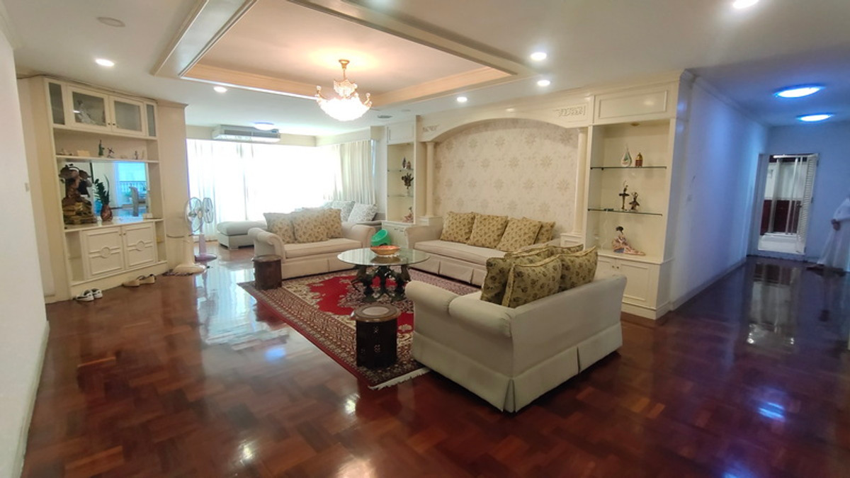 Condo for sale, 3 bedrooms, 254 sqm., walk to BTS & MRT Asok 400 m. Condo for sale, 3 bedrooms, 254 sqm., walk to BTS & MRT Asok 400 m.