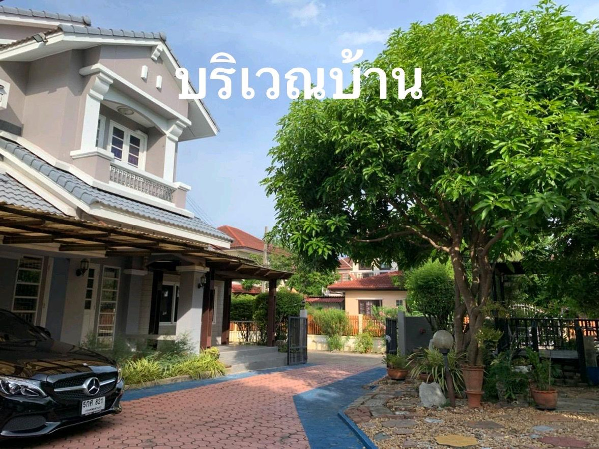 ขายบ้าน ม.บ้านชลลดา  บางบัวทองเนื้อที่ 161ตรว  บ้านหลังมุมบ้าน 2 ชั้นมีสวน มีที่จอดรถได้ 4 คันมีมุนศาลาในสวน ชั้น 2 มี ห้องโถง 1 ห้อง มีห้องมาสเตอร์ 1 ห้องมี ห้องนอน 1 ห้องชั้น 1 มีห้องสำหรับผู้สูงอายุ 1 ห้องมีห้องน้ำ 1  ห้อง ชั้น1 มี 2 ห้องน้ำ  