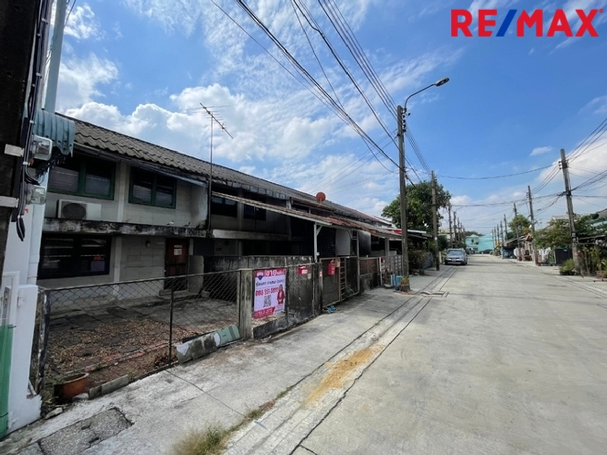 Ramintra Community Housing Project, Km. 4, 2-story house, area 22.6 sq m, next to the Pink Line MRT, Mayalap Station, only 50 meters from the village. Opposite the village, there is the East Park shopping center. – รูปที่ 4