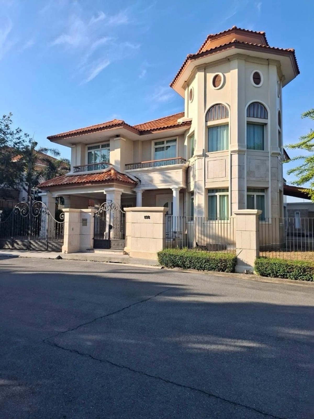 Single House for Rent Ramkhamhaeng | Greenery Ville Village | Near Kasemrad Hospital | Large Family Home