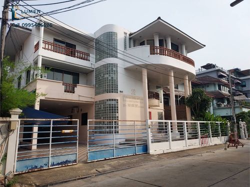 ขายโฮมออฟฟิศทาวน์อินทาวน์ 109 ตรว. ที่จอดรถ 8 คัน! ทำเลศรีวรา ใจกลางย่านธุรกิจ