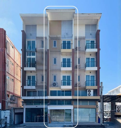 Commercial building for sale, 4 and a half floors, parking for many cars, next to Sam Wa Road, Minburi, size 16 sq m.