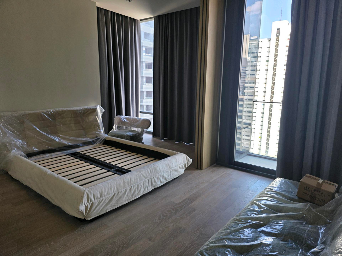 For rent Ashton Silom 1bedroom 1 bathroom 35 sqm rent fee 25,000 per month rainy 081-889-5470 whatappline id: richierainy For rent Ashton Silom 1bedroom 1 bathroom 35 sqm rent fee 25,000 per month rainy 081-889-5470 whatappline id: richierainy
