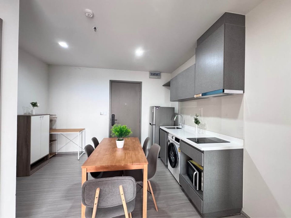 Very good price! The is in a hurry to sell Life Asoke Hype, 1 bedroom, 35sqm, high floor, beautiful view, room in good condition, dont miss it. The location is very good, in the heart of MRT Rama 9, convenient travel. If interested, contact 08763583 Very good price! The is in a hurry to sell Life Asoke Hype, 1 bedroom, 35sqm, high floor, beautiful view, room in good condition, dont miss it. The location is very good, in the heart of MRT Rama 9, convenient travel. If interested, contact 08763583